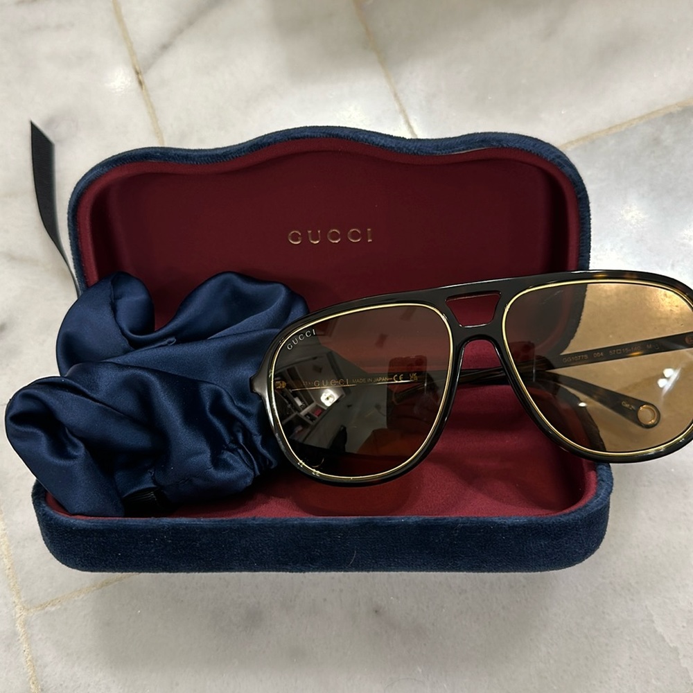 NIB Gucci Modified Aviator Sunglasses.